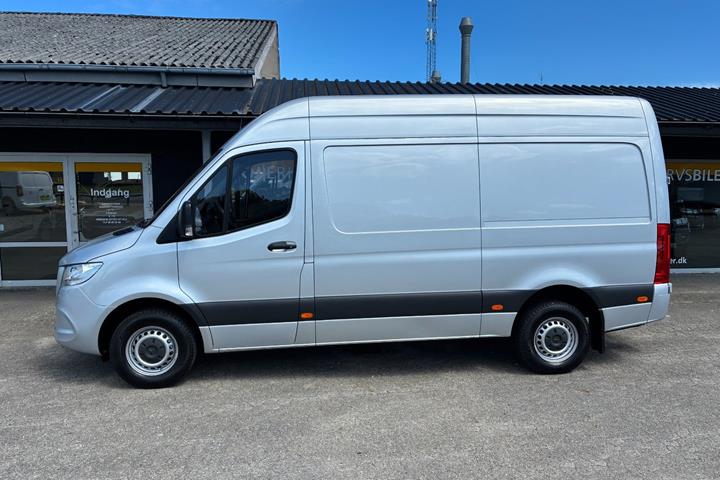 Sølv Mercedes Sprinter 317 fra 2021