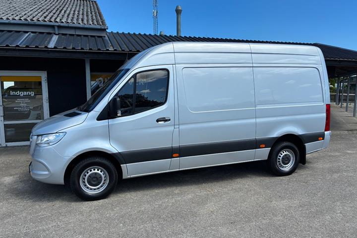 Sølv Mercedes Sprinter 317 fra 2021