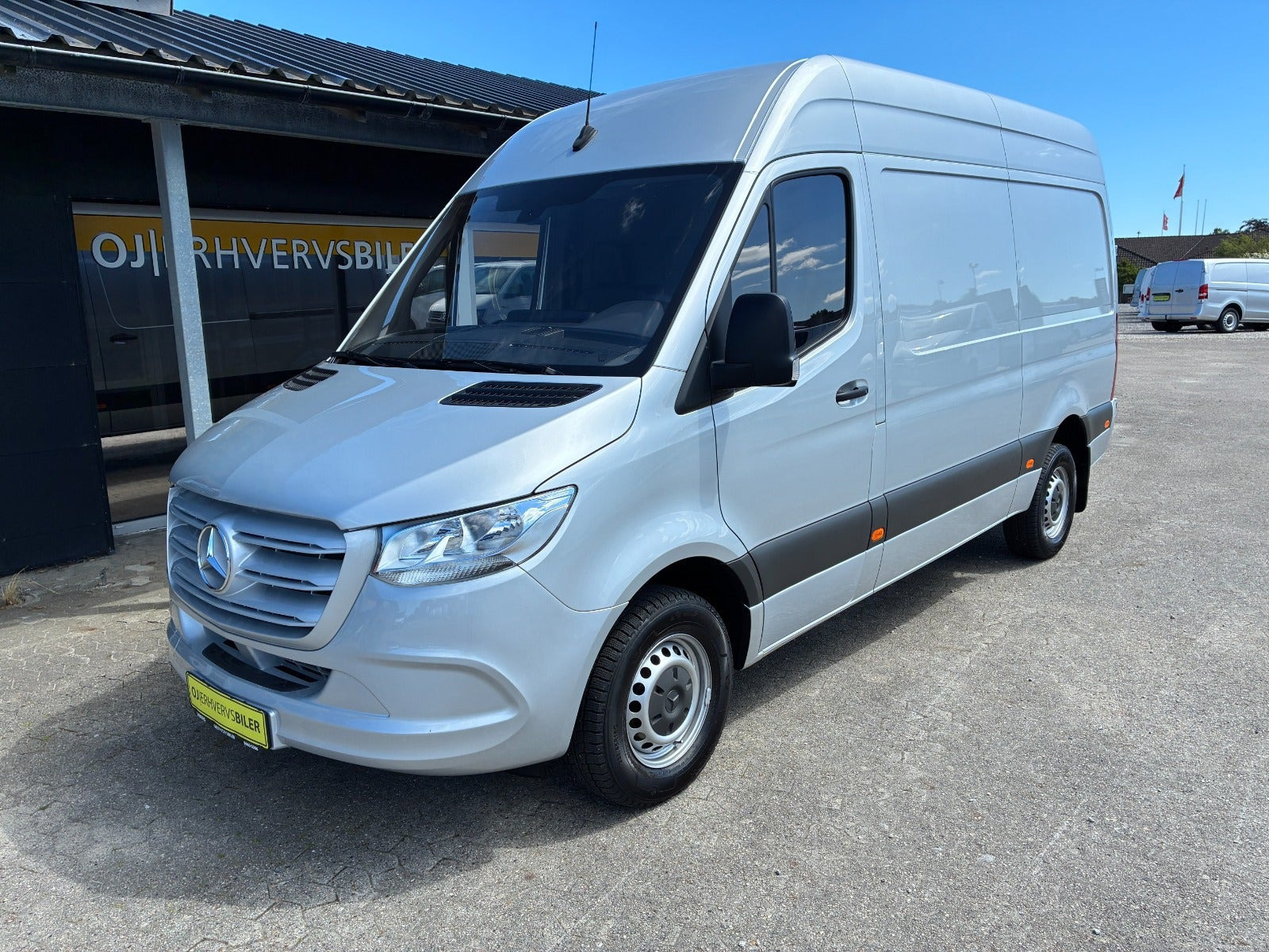 Sølv Mercedes Sprinter 317 fra 2021