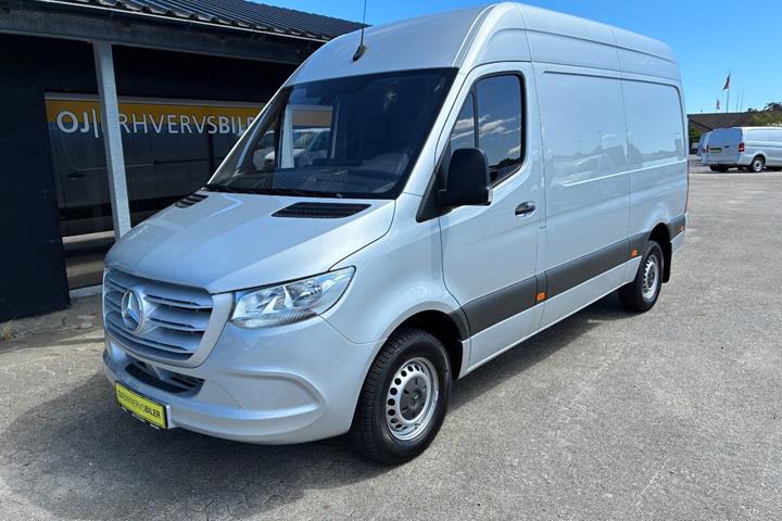 Sølv Mercedes Sprinter 317 fra 2021