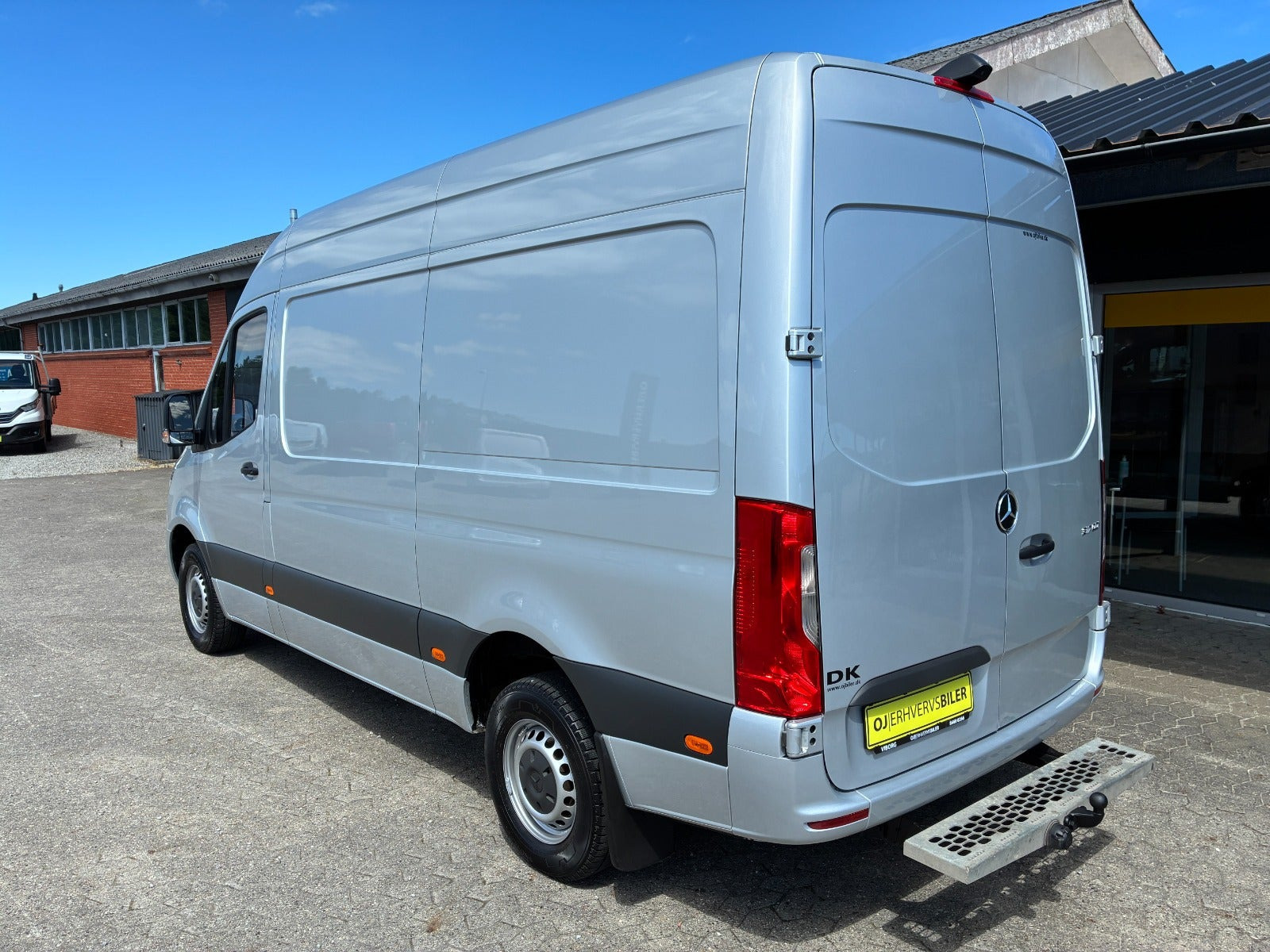 Sølv Mercedes Sprinter 317 fra 2021
