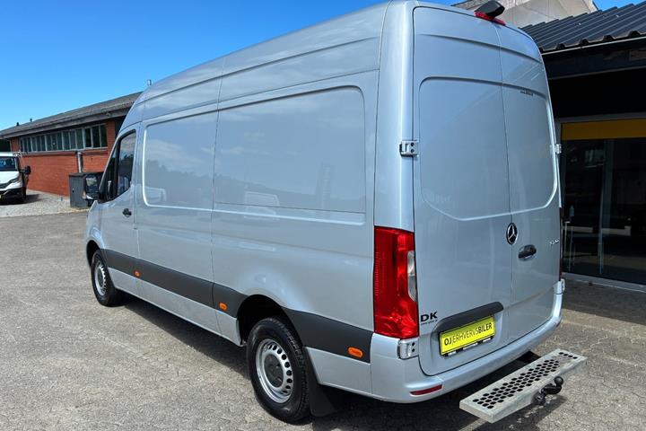 Sølv Mercedes Sprinter 317 fra 2021