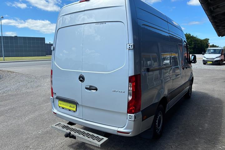 Sølv Mercedes Sprinter 317 fra 2021