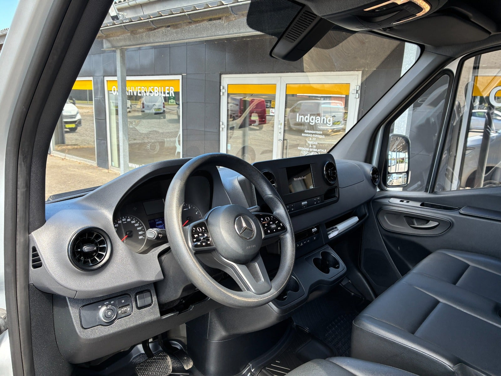 Sølv Mercedes Sprinter 317 fra 2021