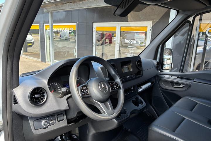 Sølv Mercedes Sprinter 317 fra 2021