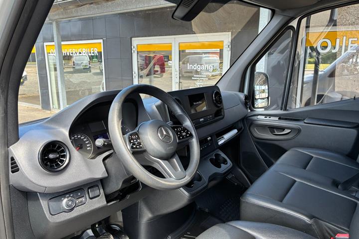 Sølv Mercedes Sprinter 317 fra 2021