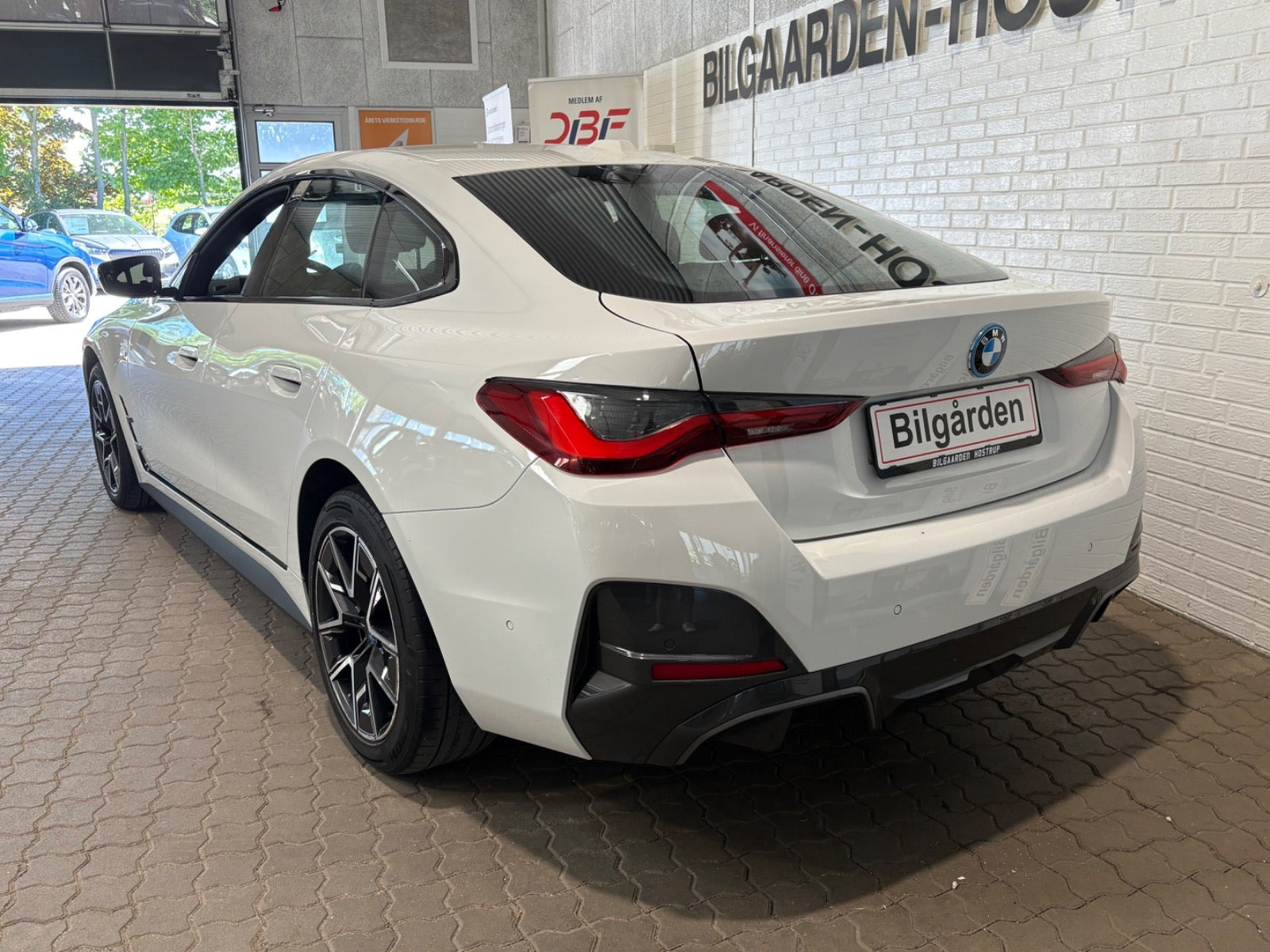 Hvid BMW i4 fra 2022