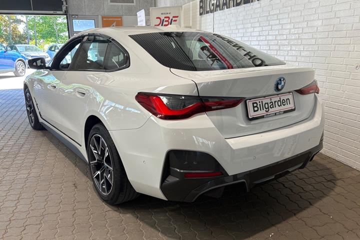 Hvid BMW i4 fra 2022