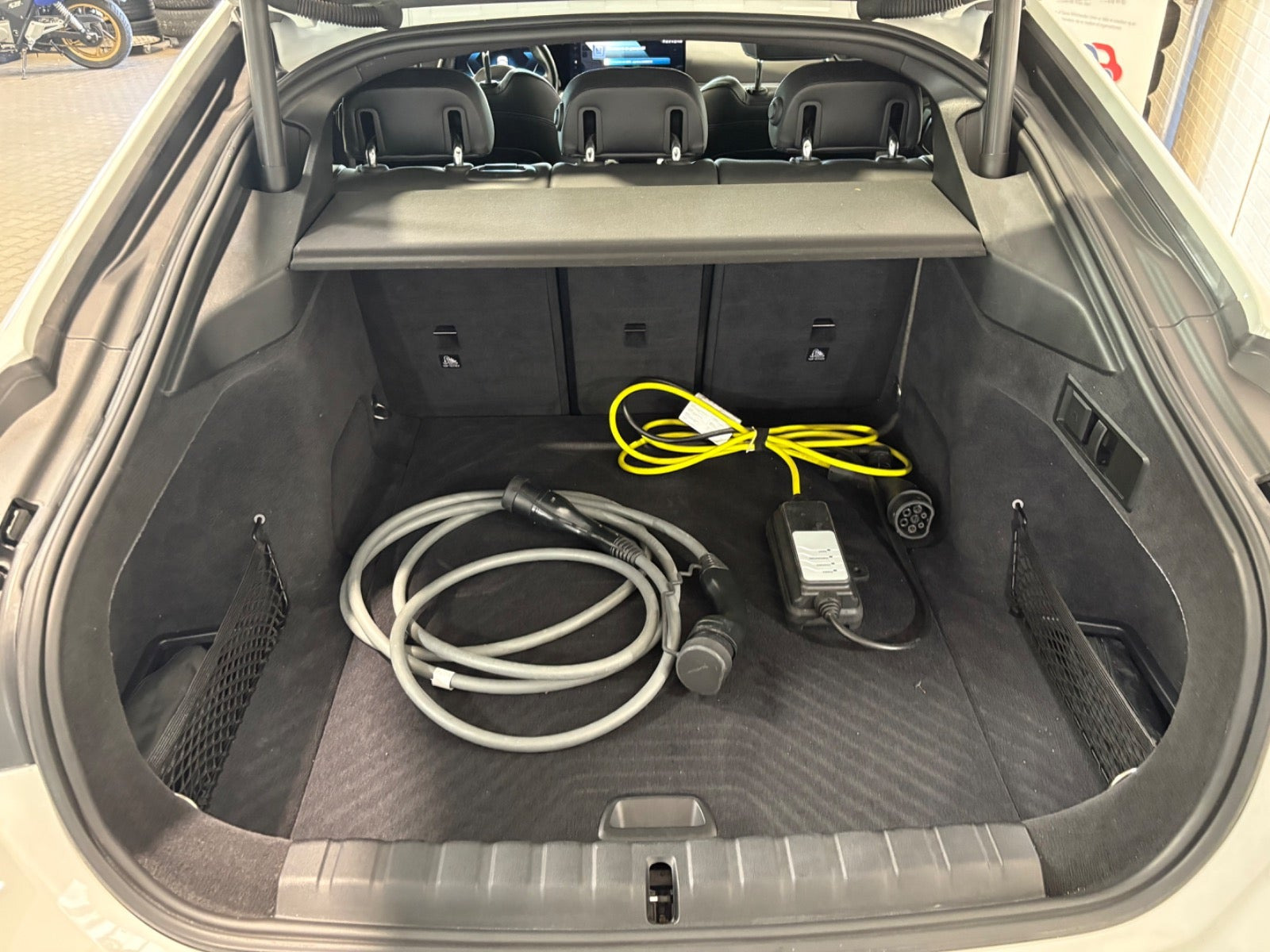Hvid BMW i4 fra 2022