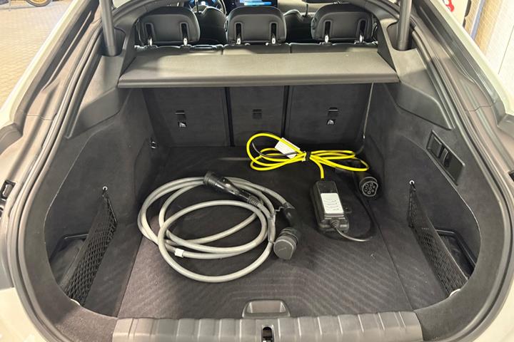 Hvid BMW i4 fra 2022