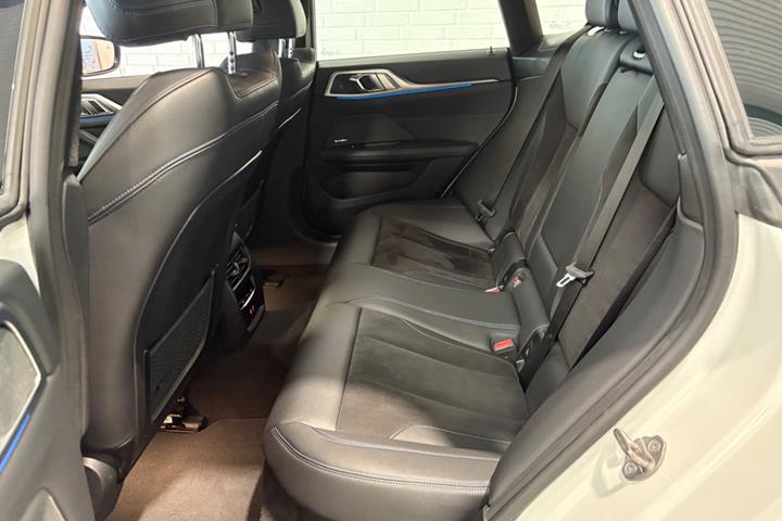 Hvid BMW i4 fra 2022