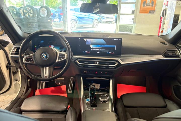 Hvid BMW i4 fra 2022