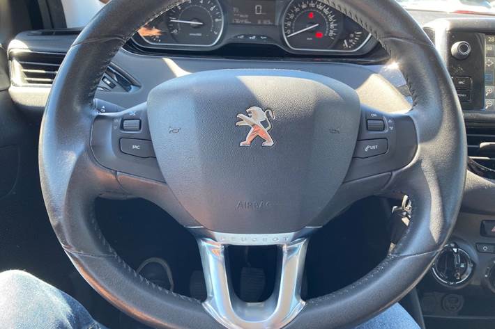 Sort Peugeot 208 fra 2015
