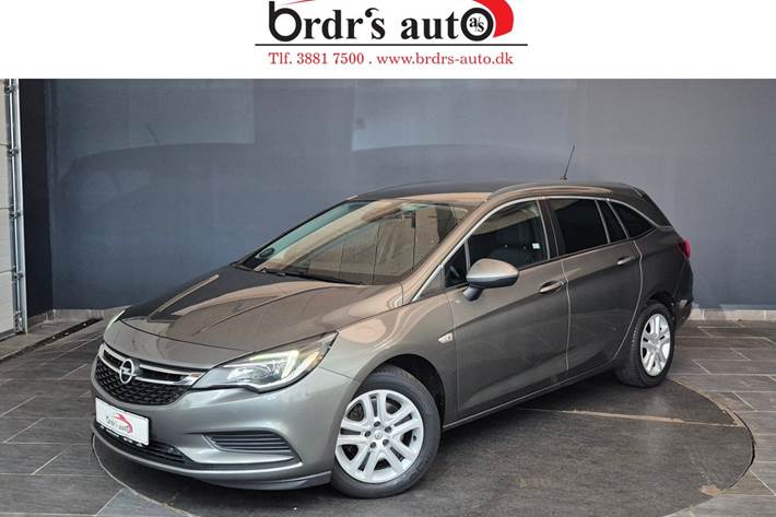 Grå Opel Astra fra 2019 set udefra