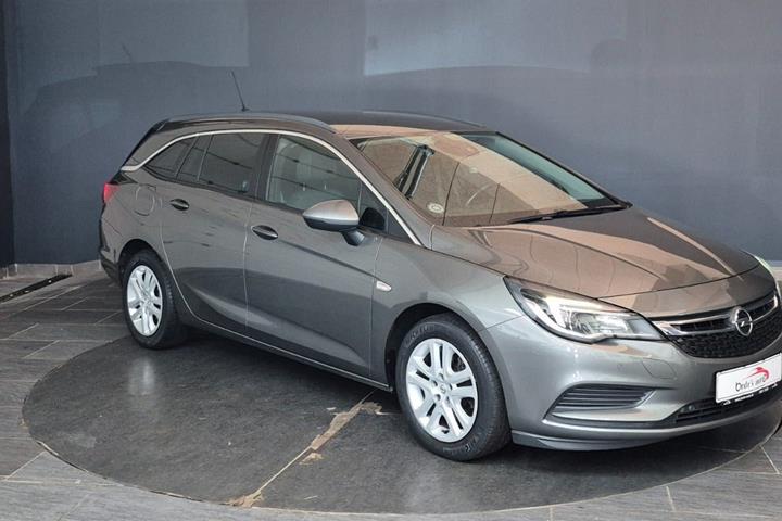 Grå Opel Astra fra 2019