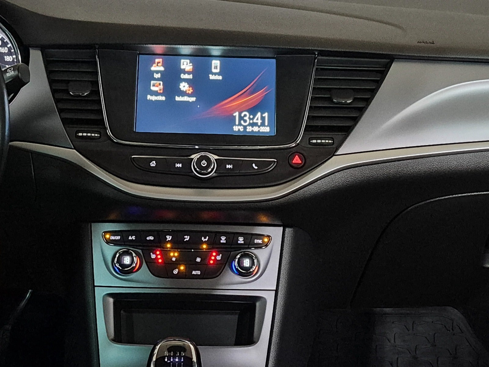 Grå Opel Astra fra 2019