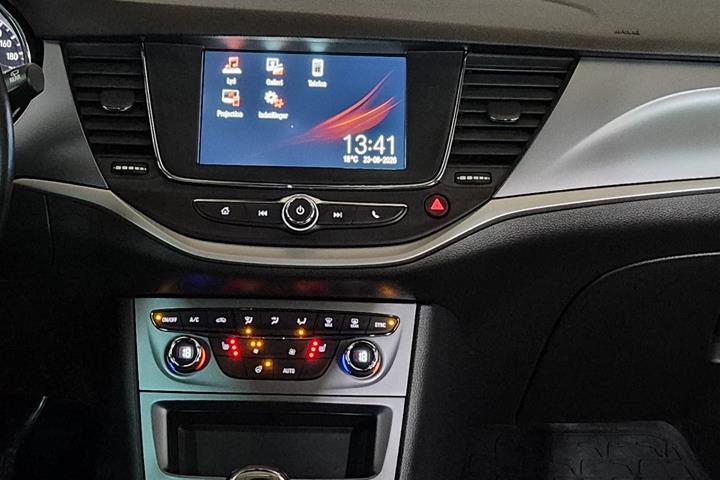 Grå Opel Astra fra 2019