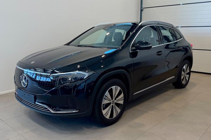 Sort Mercedes EQA250 fra 2025 set udefra