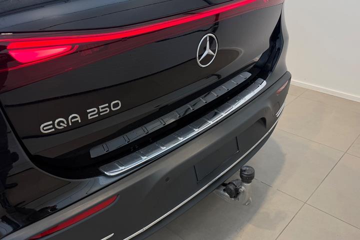 Sort Mercedes EQA250 fra 2025