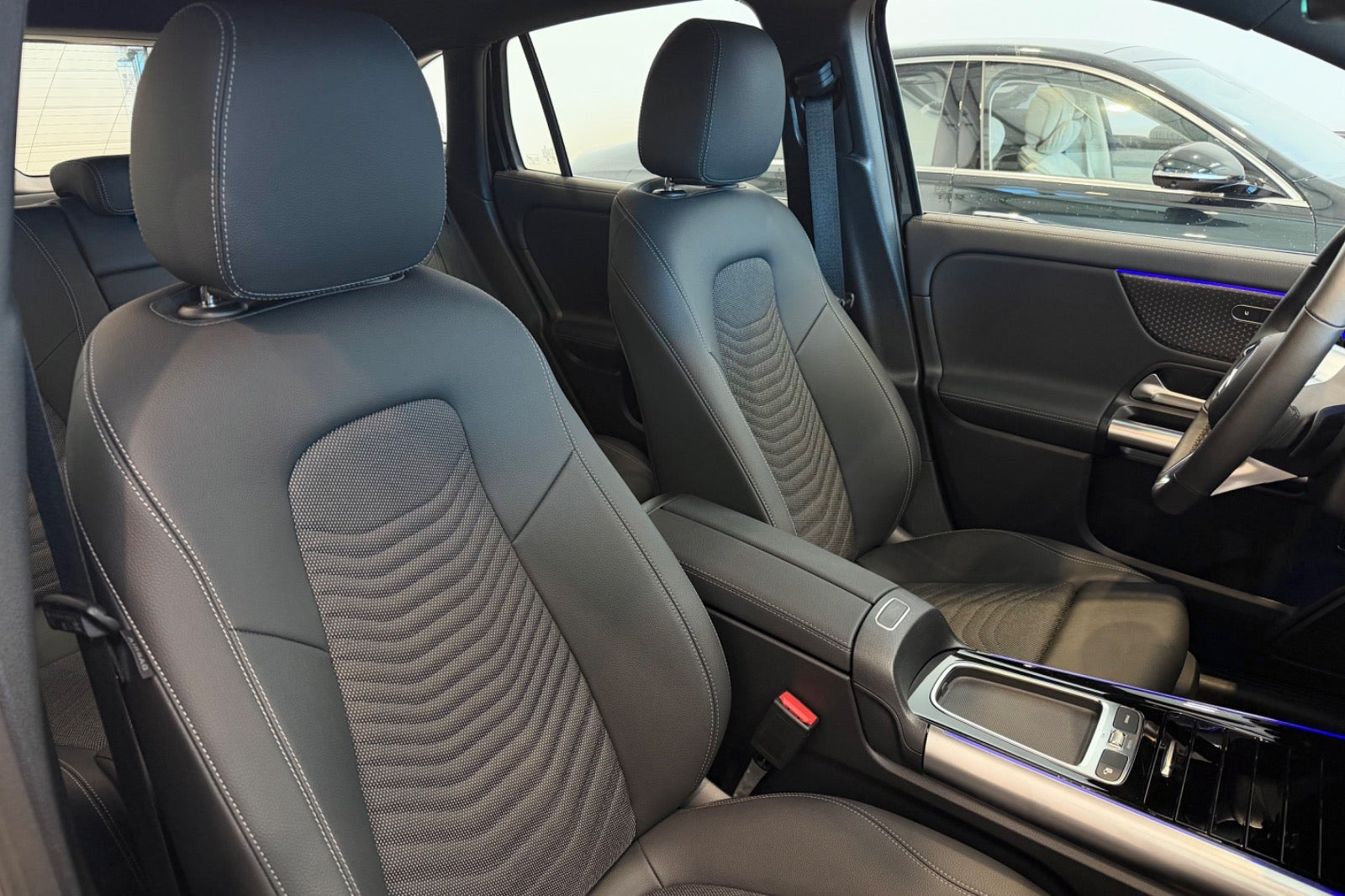 Sort Mercedes EQA250 fra 2025