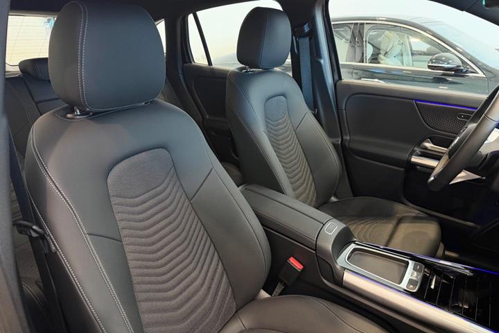 Sort Mercedes EQA250 fra 2025
