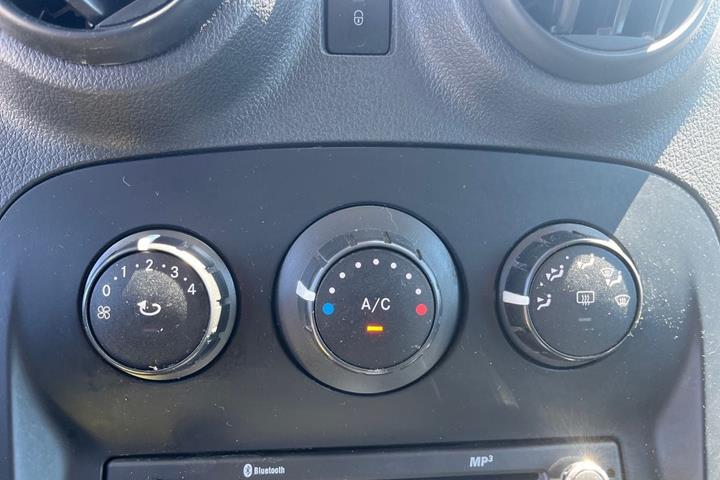 Beige Mercedes Citan 111 fra 2019 set indefra