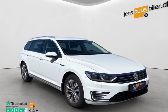 Hvid VW Passat fra 2016