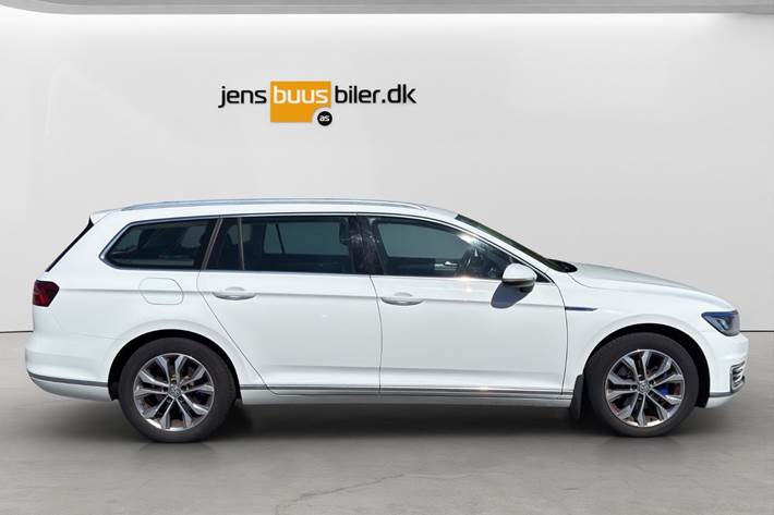 Hvid VW Passat fra 2016