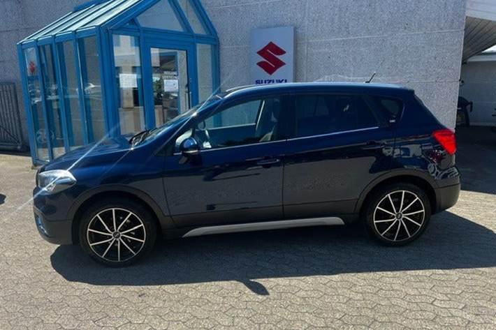Blå Suzuki S-Cross fra 2020
