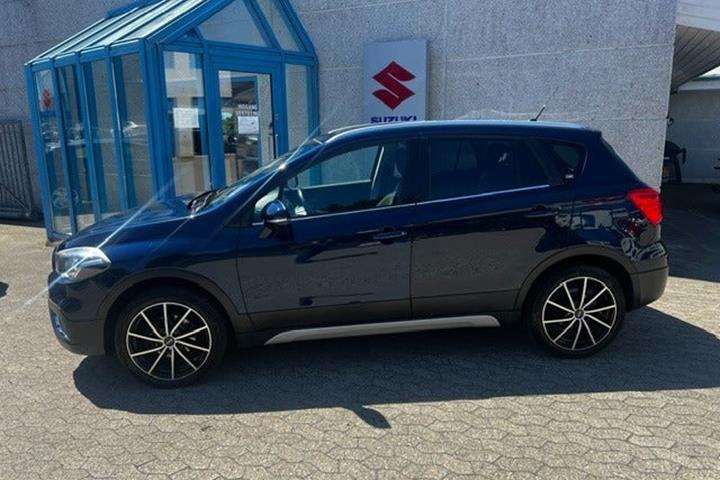 Blå Suzuki S-Cross fra 2020