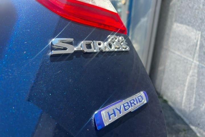 Blå Suzuki S-Cross fra 2020