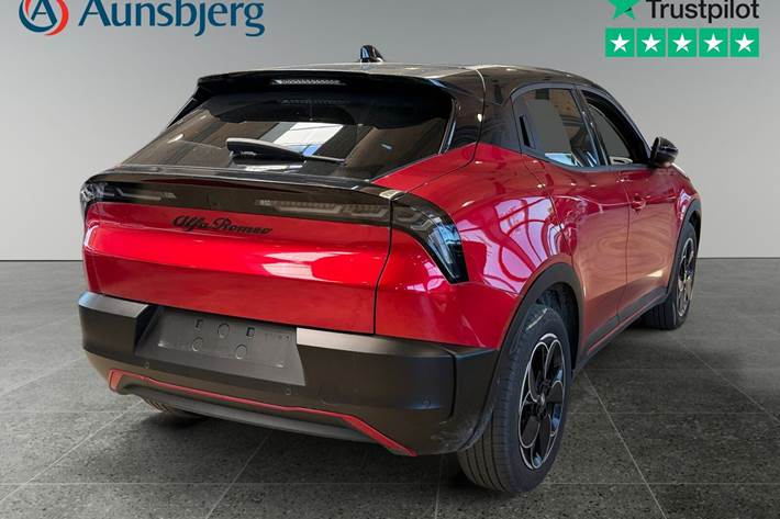 Rød Alfa Romeo Junior fra 2024