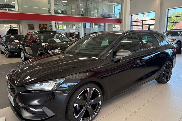 Sort Seat Leon fra 2021 set udefra