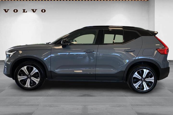 Grå Volvo XC40 fra 2023