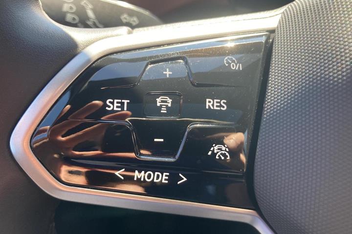 Blå VW ID.4 fra 2023