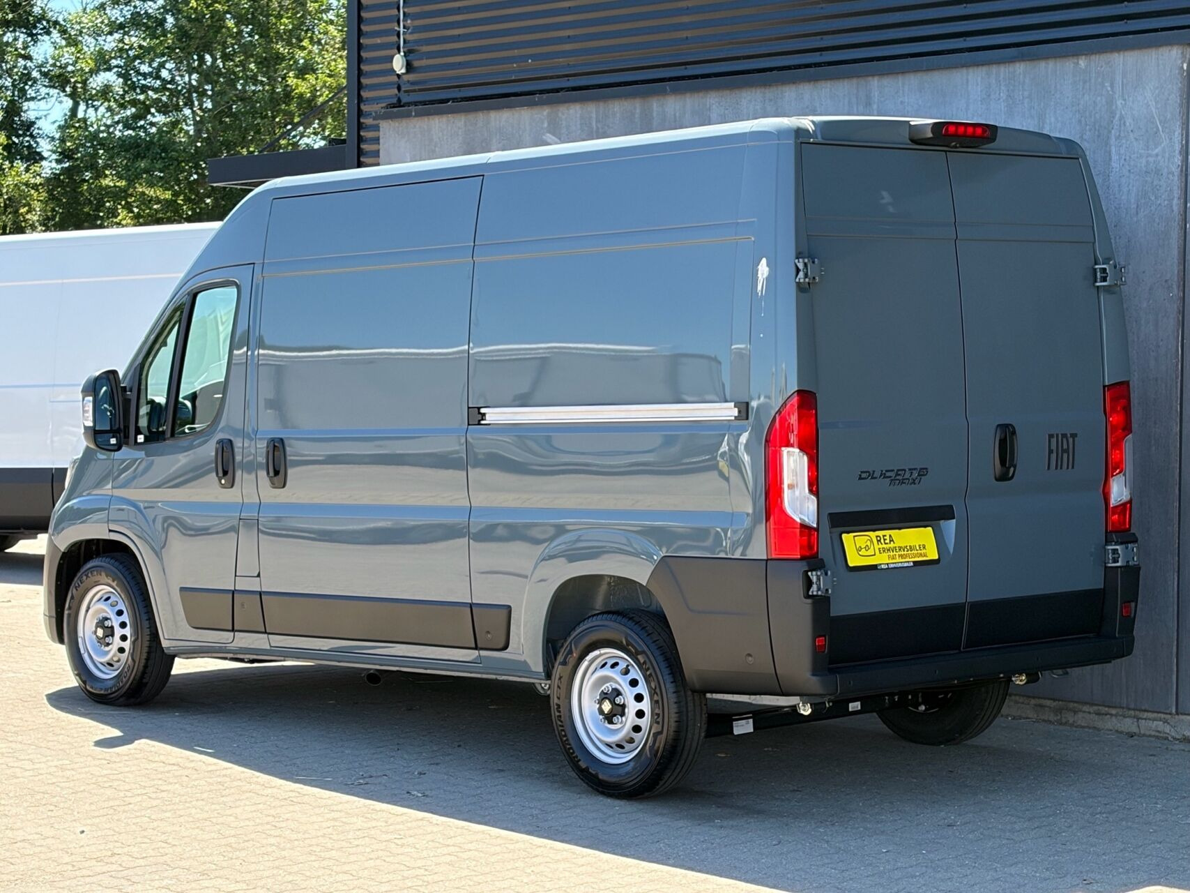 Grå Fiat Ducato fra 2026