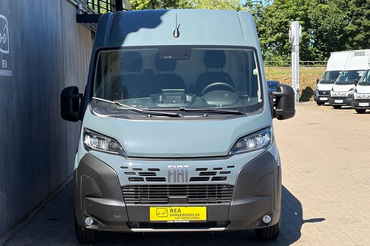 Grå Fiat Ducato fra 2026