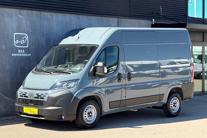 Grå Fiat Ducato fra 2026