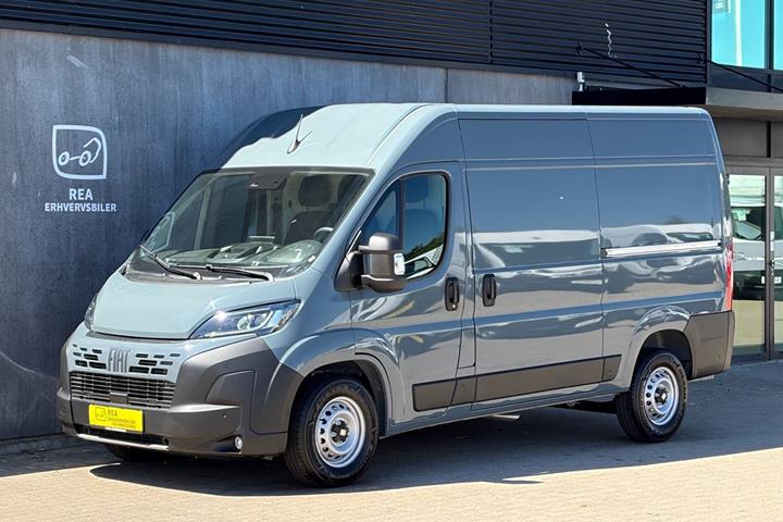 Grå Fiat Ducato fra 2026