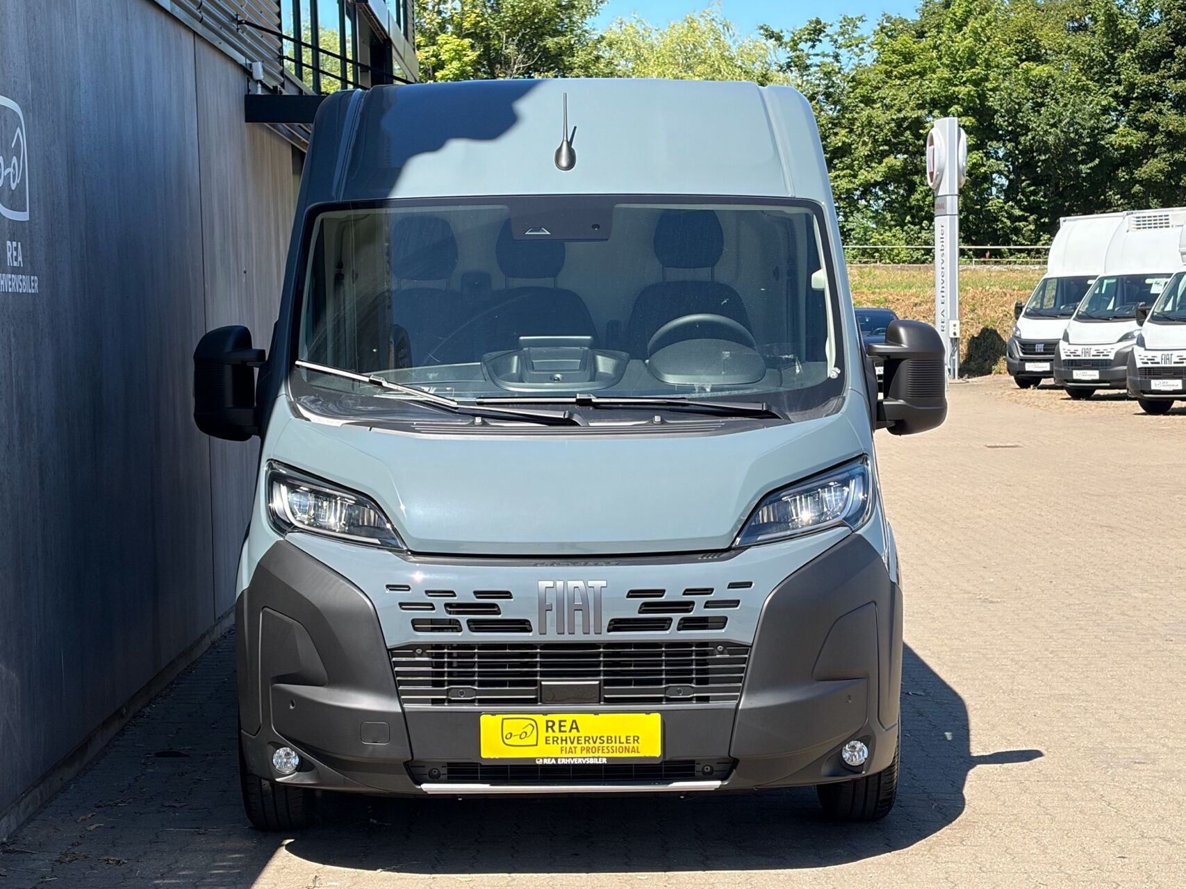 Grå Fiat Ducato fra 2026