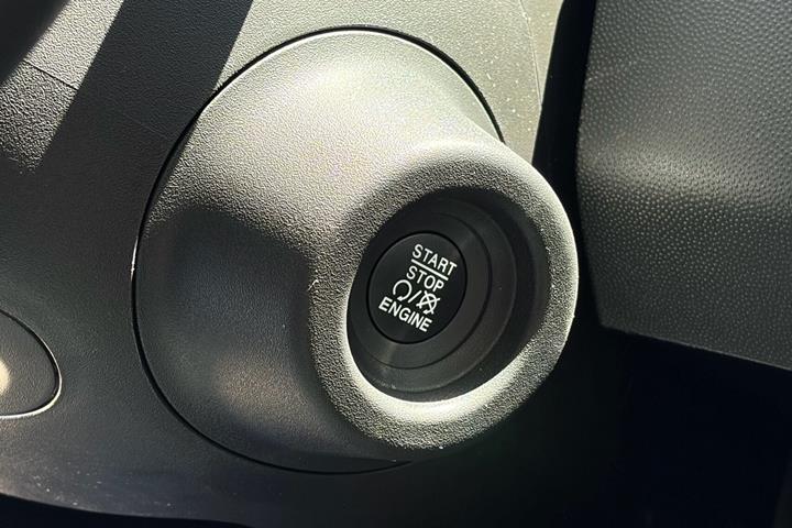 Grå Fiat Ducato fra 2026