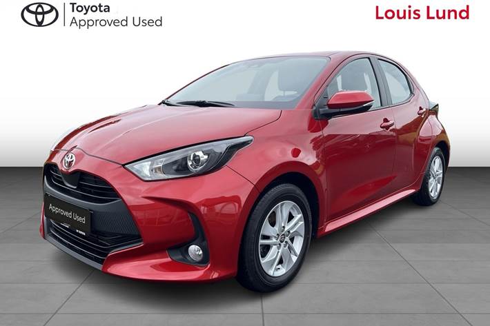 Rød Toyota Yaris fra 2023