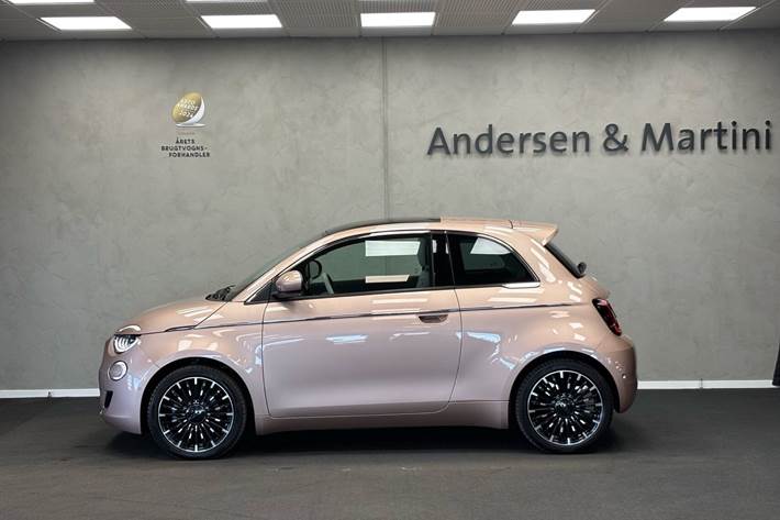 Pink Fiat 500e fra 2023