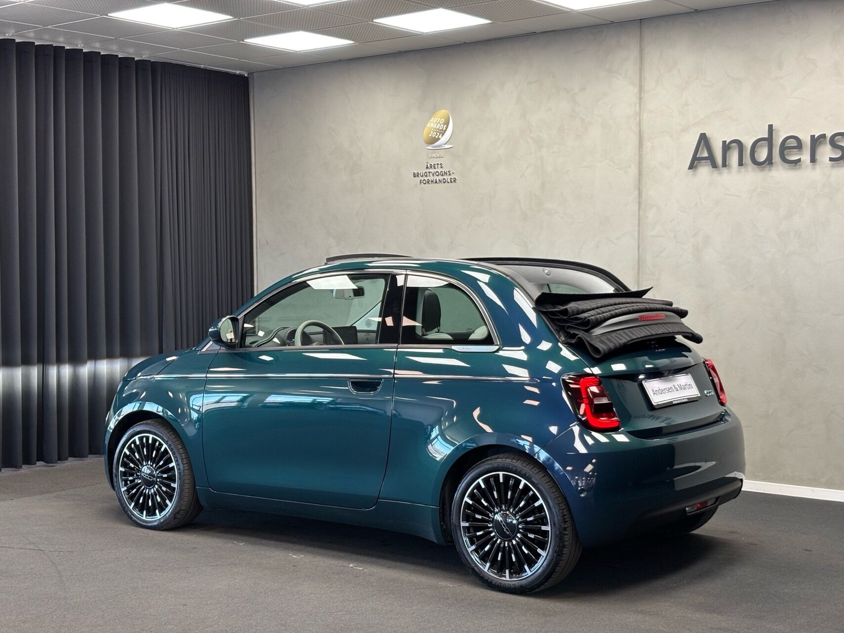 Grøn Fiat 500e fra 2023