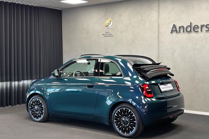 Grøn Fiat 500e fra 2023