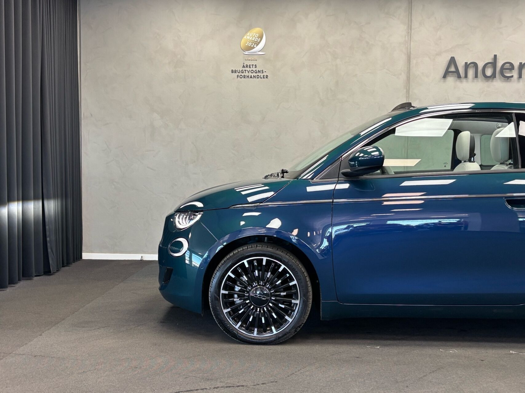 Grøn Fiat 500e fra 2023