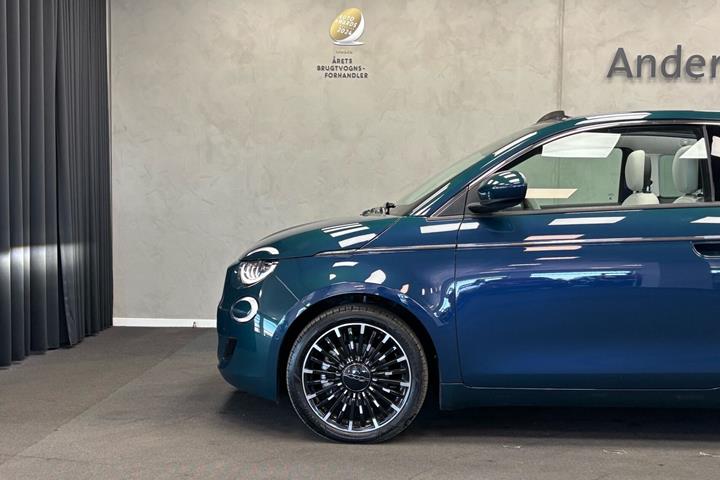 Grøn Fiat 500e fra 2023