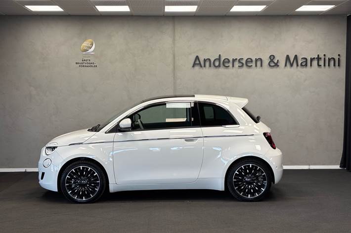 Hvid Fiat 500e fra 2023