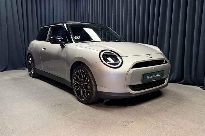 Sølv Mini Cooper fra 2024