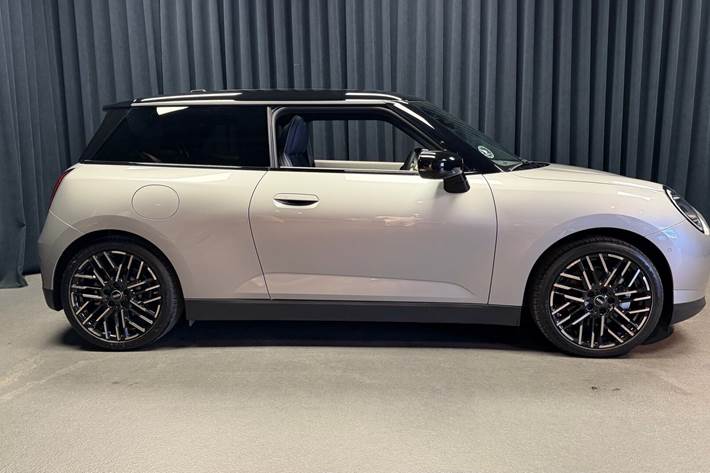 Sølv Mini Cooper fra 2024